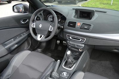 RENAULT MEGANE CC (01/02/2011) - 